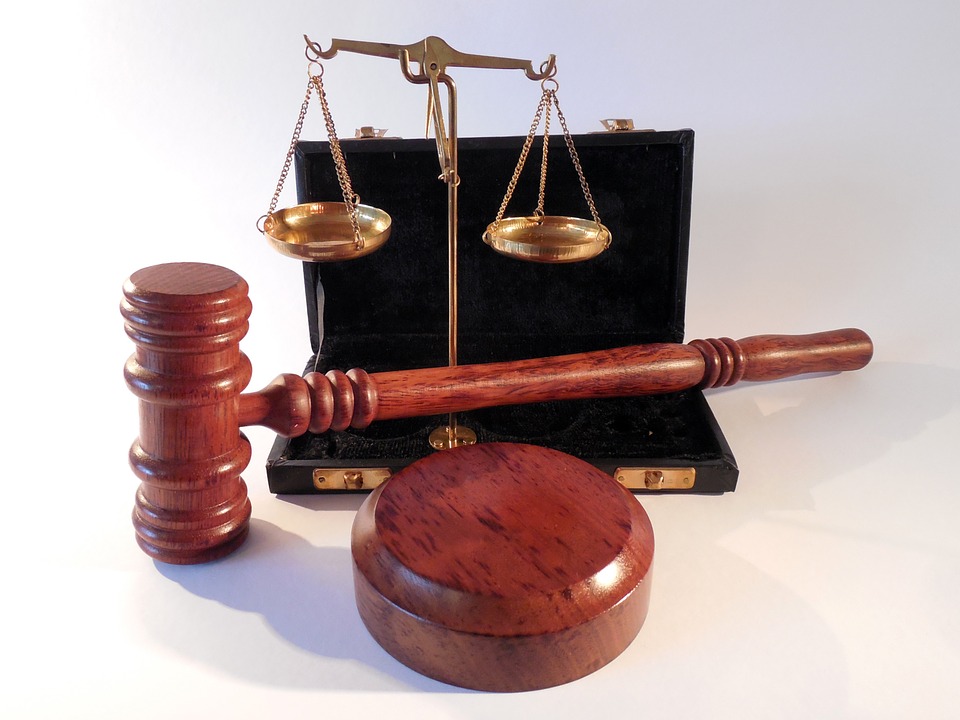 judges gavel and scale of justice